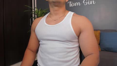 Snapshot of tom_sin_ chatting on February 2025 07:10:02 PM Tom Sin online show from February 2025 07:10:02 PM