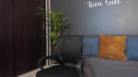 Snapshot of tom_sin_ chatting on February 2025 10:22:01 PM Tom Sin online show from February 2025 10:22:01 PM