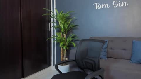 Snapshot of tom_sin_ chatting on March 2025 08:54:01 PM Tom Sin online show from March 2025 08:54:01 PM