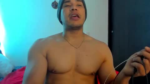 Snapshot of tom_sin_ chatting on March 2026 05:37:02 PM Tom Sin online show from March 2026 05:37:02 PM