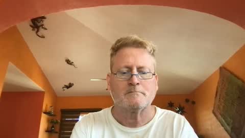 Snapshot of tomascausa chatting on February 2026 09:35:01 PM Hola online show from February 2026 09:35:01 PM