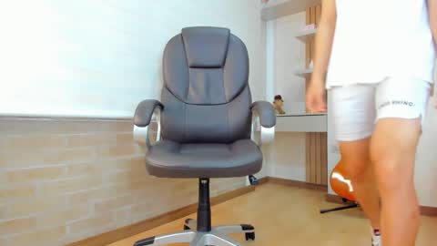 Tom Bardem online show from December 2025 07:10:01 PM