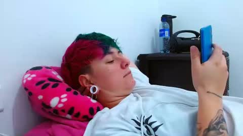 Snapshot of tomboyblue chatting on December 2025 05:08:02 PM Blue online show from December 2025 05:08:02 PM