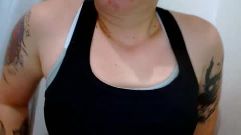 Snapshot of tomboyblue chatting on January 2026 10:24:02 PM Blue online show from January 2026 10:24:02 PM