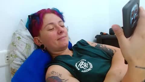 Snapshot of tomboyblue chatting on April 2026 06:27:01 PM Blue online show from April 2026 06:27:01 PM