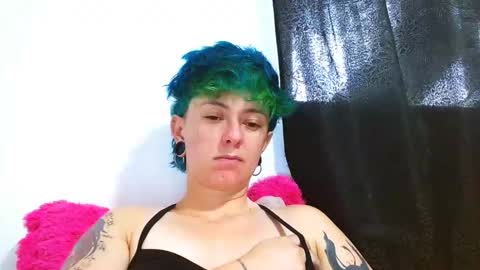 Snapshot of tomboyblue chatting on April 2026 07:32:01 PM Blue online show from April 2026 07:32:01 PM