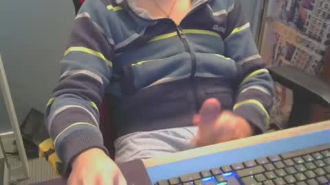 Snapshot of tomin3m chatting on December 2024 05:48:02 PM tomin3m online show from December 2024 05:48:02 PM