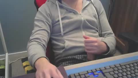 Snapshot of tomin3m chatting on January 2025 04:57:02 PM tomin3m online show from January 2025 04:57:02 PM