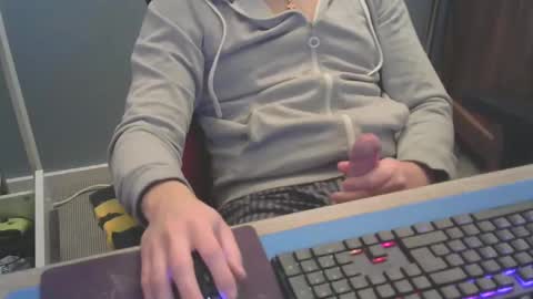 Snapshot of tomin3m chatting on February 2025 05:14:01 PM tomin3m online show from February 2025 05:14:01 PM