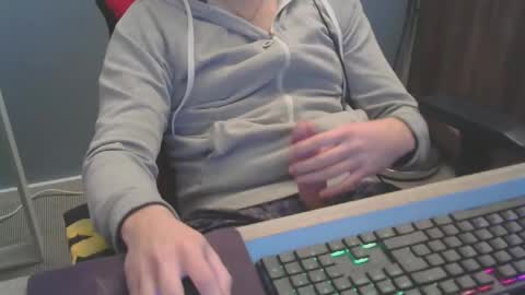 Snapshot of tomin3m chatting on February 2025 07:21:01 PM tomin3m online show from February 2025 07:21:01 PM