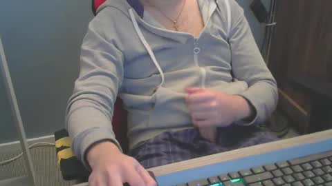 Snapshot of tomin3m chatting on February 2025 01:44:02 AM tomin3m online show from February 2025 01:44:02 AM