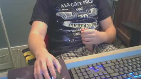 Snapshot of tomin3m chatting on February 2025 07:28:02 PM tomin3m online show from February 2025 07:28:02 PM