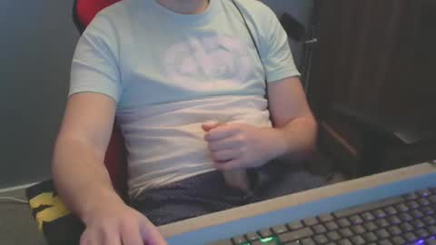 Snapshot of tomin3m chatting on February 2025 07:30:01 PM tomin3m online show from February 2025 07:30:01 PM