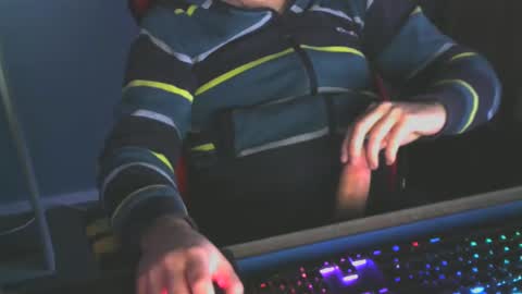 Snapshot of tomin3m chatting on February 2025 05:04:02 PM tomin3m online show from February 2025 05:04:02 PM