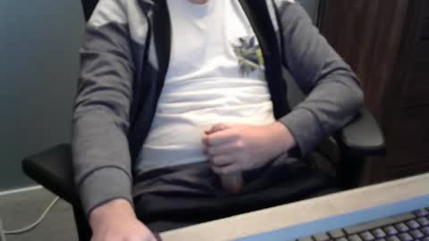 Snapshot of tomin3m chatting on October 2025 11:04:02 PM tomin3m online show from October 2025 11:04:02 PM