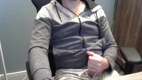 Snapshot of tomin3m chatting on October 2025 06:31:01 PM tomin3m online show from October 2025 06:31:01 PM