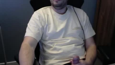 Snapshot of tomin3m chatting on January 2026 05:05:02 PM tomin3m online show from January 2026 05:05:02 PM