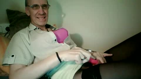 tomislav321 online show from May 2026 12:48:01 PM
