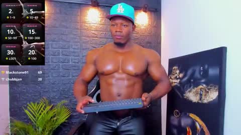 Snapshot of tommike388 chatting on October 2025 11:25:02 PM Tom Mike online show from October 2025 11:25:02 PM