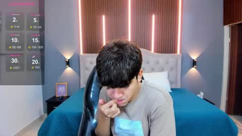 Tommy  online show from September 2025 03:32:01 AM