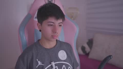 Snapshot of tommy_blue1 chatting on November 2025 12:38:01 PM Blue online show from November 2025 12:38:01 PM