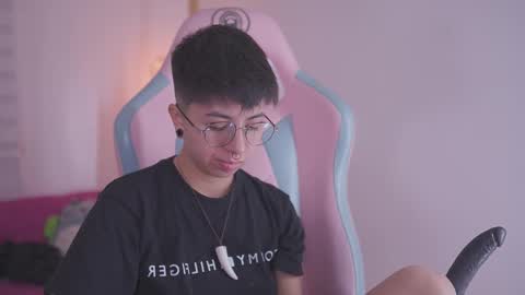 Snapshot of tommy_blue1 chatting on November 2025 01:22:01 PM Blue online show from November 2025 01:22:01 PM