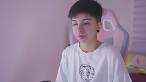 Snapshot of tommy_blue1 chatting on December 2025 12:58:01 PM Blue online show from December 2025 12:58:01 PM