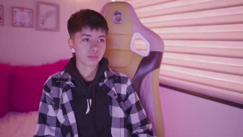 Snapshot of tommy_blue1 chatting on February 2026 03:08:01 PM Blue online show from February 2026 03:08:01 PM