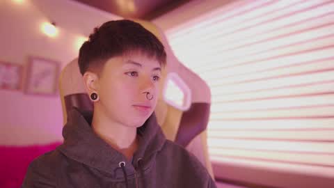 Snapshot of tommy_blue1 chatting on February 2026 01:32:02 PM Blue online show from February 2026 01:32:02 PM