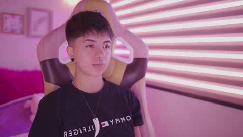 Snapshot of tommy_blue1 chatting on March 2026 01:28:02 PM Blue online show from March 2026 01:28:02 PM