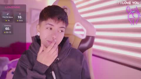 Snapshot of tommy_blue1 chatting on March 2026 01:07:02 PM Blue online show from March 2026 01:07:02 PM