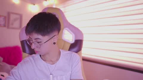 Snapshot of tommy_blue1 chatting on April 2026 01:41:01 PM Blue online show from April 2026 01:41:01 PM