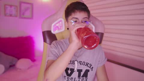 Snapshot of tommy_blue1 chatting on April 2026 12:39:02 PM Blue online show from April 2026 12:39:02 PM