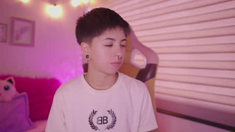 Snapshot of tommy_blue1 chatting on April 2026 12:32:02 PM Blue online show from April 2026 12:32:02 PM