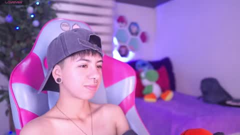 Snapshot of tommy_blue1 chatting on April 2026 01:55:01 AM Blue online show from April 2026 01:55:01 AM