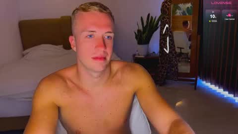 Snapshot of tommy_cumfinger chatting on December 2025 04:44:02 AM Tommy online show from December 2025 04:44:02 AM