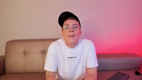 Snapshot of tommyvalentine chatting on March 2026 06:48:02 PM tommy online show from March 2026 06:48:02 PM