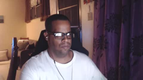 Snapshot of toni2814 chatting on November 2025 02:06:01 AM Antonio online show from November 2025 02:06:01 AM