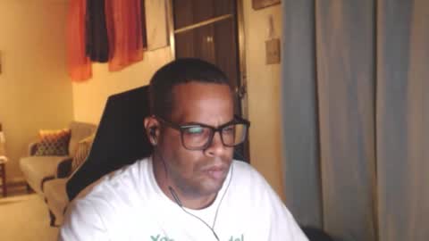 Snapshot of toni2814 chatting on February 2026 02:45:01 AM Antonio online show from February 2026 02:45:01 AM