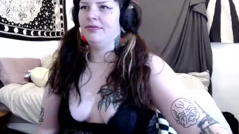 Snapshot of tonkawilde chatting on December 2024 07:16:01 PM Tonka Wilde online show from December 2024 07:16:01 PM