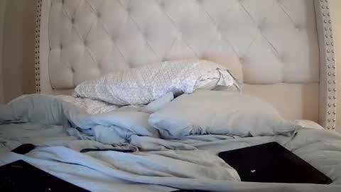 toomuchsmoke online show from November 2025 04:01:02 AM