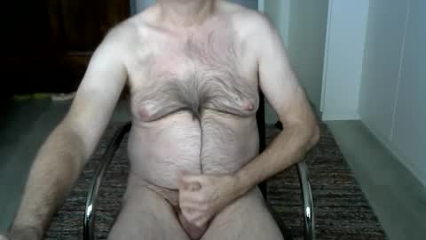 Snapshot of tooohard chatting on January 2025 09:41:01 AM Alex online show from January 2025 09:41:01 AM