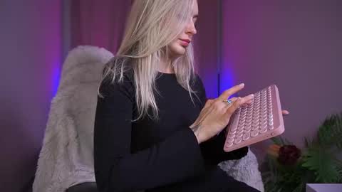 top_grace online show from October 2025 09:45:01 PM