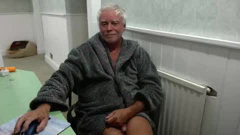 Snapshot of topsurgeon2025 chatting on December 2025 01:24:02 AM topsurgeon2025 online show from December 2025 01:24:02 AM