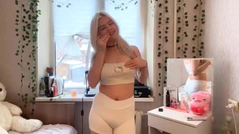 Lina online show from December 2025 10:21:02 AM