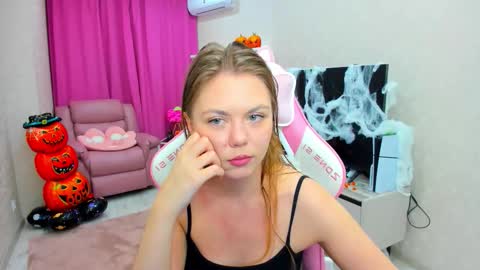 Snapshot of touch_the_heart chatting on November 2025 03:29:01 AM Touch The Heart online show from November 2025 03:29:01 AM