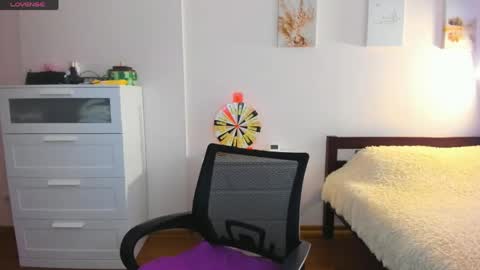 Ellina online show from May 2026 08:00:01 AM