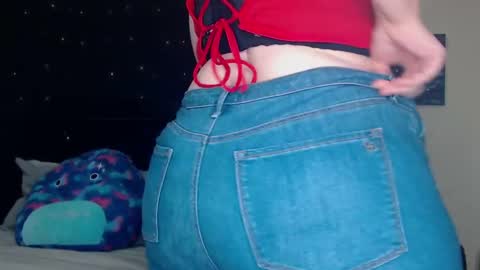 Snapshot of toxiclilly chatting on December 2024 09:24:01 AM Lilly Miss Mistress Goddess Maam Queen Boss online show from December 2024 09:24:01 AM