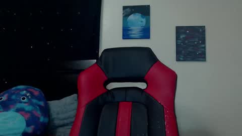 Snapshot of toxiclilly chatting on December 2024 10:44:02 AM Lilly Miss Mistress Goddess Maam Queen Boss online show from December 2024 10:44:02 AM