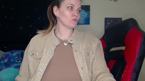 Snapshot of toxiclilly chatting on December 2024 08:28:02 AM Lilly Miss Mistress Goddess Maam Queen Boss online show from December 2024 08:28:02 AM